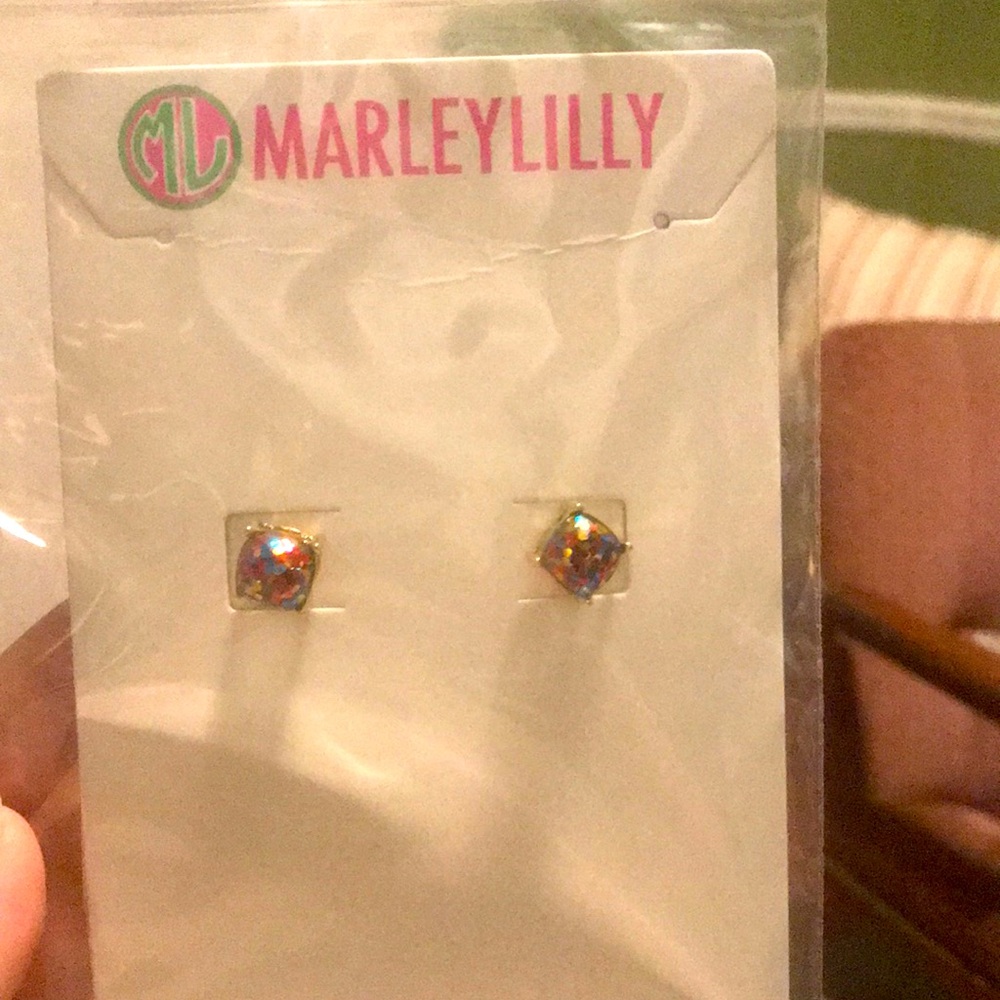 Earrings Earrings - Picture 1 of 2